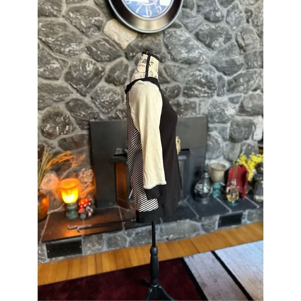 Zynergy by Chico’s sweater size 00 in Chico size.can be worn off shoulder also.